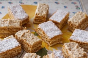 Mezes cu crema de nuca