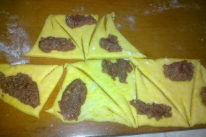 Cornulete cu magiun de prune si nuca