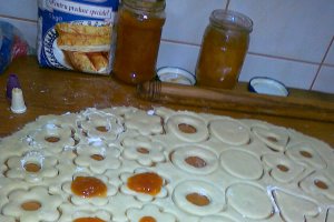 Margarete si cornulete cu dulceata