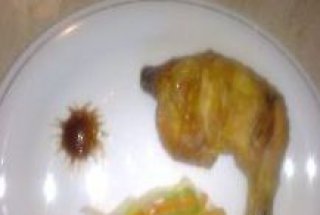 Pulpe de pui insotite de cosulete umplute cu tagliatelle de legume