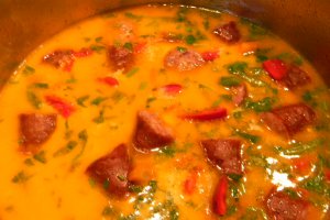 Supa de fasole , mazare verde si smantana