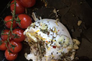 Spaghete integrale cu rosii cherry si ricotta la cuptor