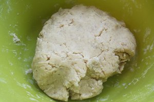 Prajitura cu foi cu nuca si crema de vanilie cu mascarpone