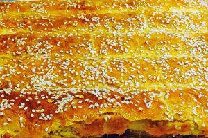 Placinta rustica cu carne si susan