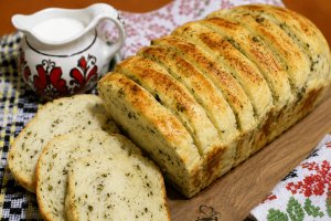 Paine felii cu usturoi (Pull apart bread)