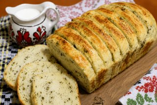 Paine felii cu usturoi (Pull apart bread)
