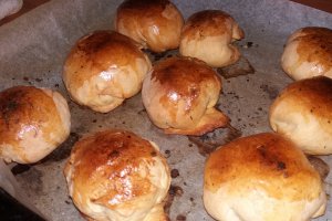 Chifle umplute cu carne tocata
