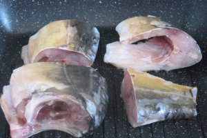 Reteta delicioasa de plachie de peste cu usturoi si legume
