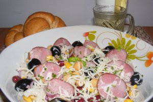 Salata cu mai multe feluri de boabe (naut, porumb,fasole)