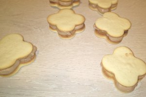 Fursecuri cu ciocolata si nuca de cocos