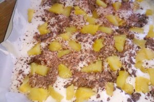 Prajitura din albusuri cu menta, ananas si ciocolata amaruie