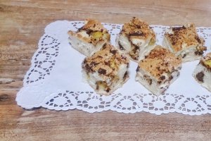 Prajitura din albusuri cu menta, ananas si ciocolata amaruie