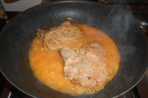 Cotlet de porc cu sos de piper