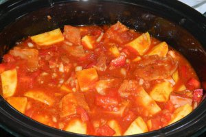 Gulas de porc la slow cooker Crock-Pot 3,5 L
