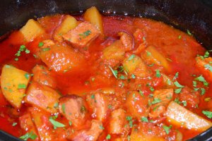 Gulas de porc la slow cooker Crock-Pot 3,5 L