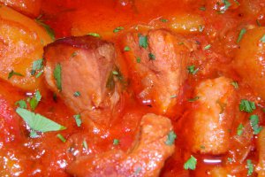 Gulas de porc la slow cooker Crock-Pot 3,5 L