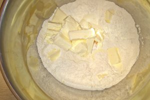 Biscuiti cu bezea si lamaie