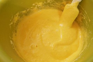 Prajitura cu mere caramelizate, piscoturi si crema cu mascarpone