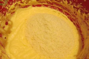 Prajitura cu fructe si nuca de cocos
