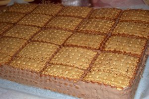 Desert tort de biscuiti cu crema de mascarpone si finetti