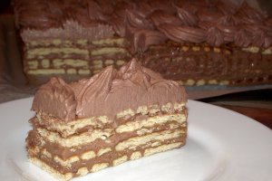 Desert tort de biscuiti cu crema de mascarpone si finetti