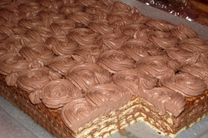 Desert tort de biscuiti cu crema de mascarpone si finetti