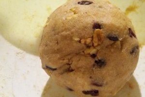 Biscuiti integrali cu merisoare si nuca