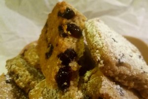 Biscuiti integrali cu merisoare si nuca