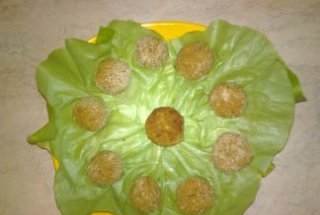 Chiftelute de conopida si broccoli