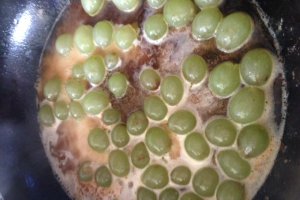 Antricot de vita cu struguri la tigaie