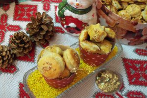 Biscuiti de Craciun cu cascaval si susan