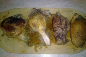 Piept de rata cu piure de conopida si broccoli, conopida gratinata si sos de rodie