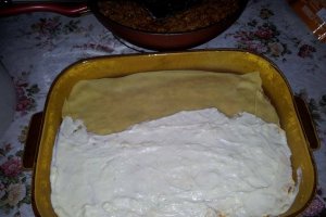 Lasagna cu foi de casa - Reteta savuroasa cu sos ragu