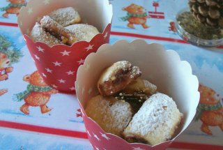 Cornulete cu dulceata si nuca