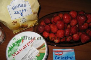 Mousse cu capsuni si mascarpone