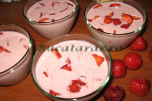 Mousse cu capsuni si mascarpone