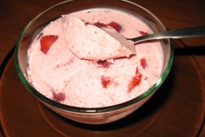 Mousse cu capsuni si mascarpone