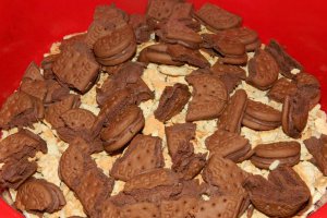 Salam de biscuiţi, reţetă cu eugenii