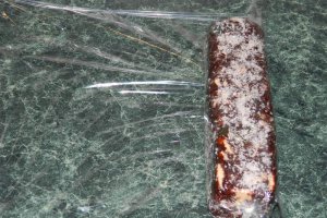 Salam de biscuiţi, reţetă cu eugenii