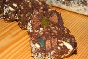 Salam de biscuiţi, reţetă cu eugenii
