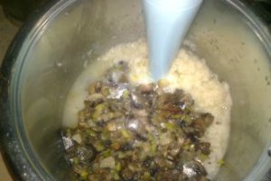 Supa crema de conopida si ciuperci brune