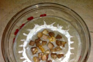 Supa crema de conopida si ciuperci brune