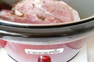 Terina din ciolan de porc si afumatura la slow cooker Crock-Pot