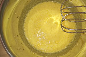 Tort simplu cu banane si frisca