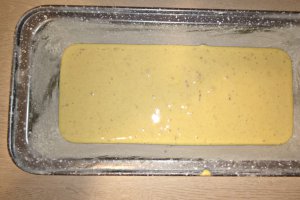 Tort simplu cu banane si frisca
