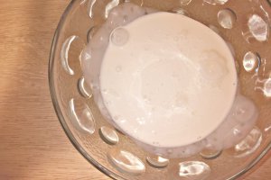 Tort simplu cu banane si frisca