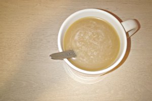 Tort simplu cu banane si frisca