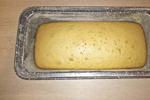 Tort simplu cu banane si frisca