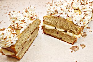 Tort simplu cu banane si frisca