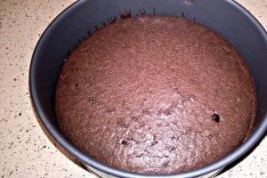 Tort cu ciocolata si capsuni